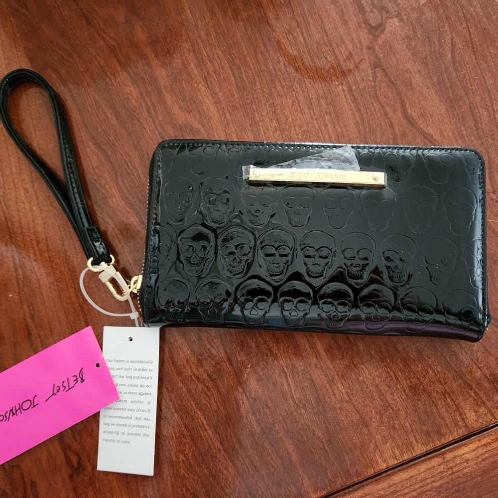 Betsey Johnson skull wallet